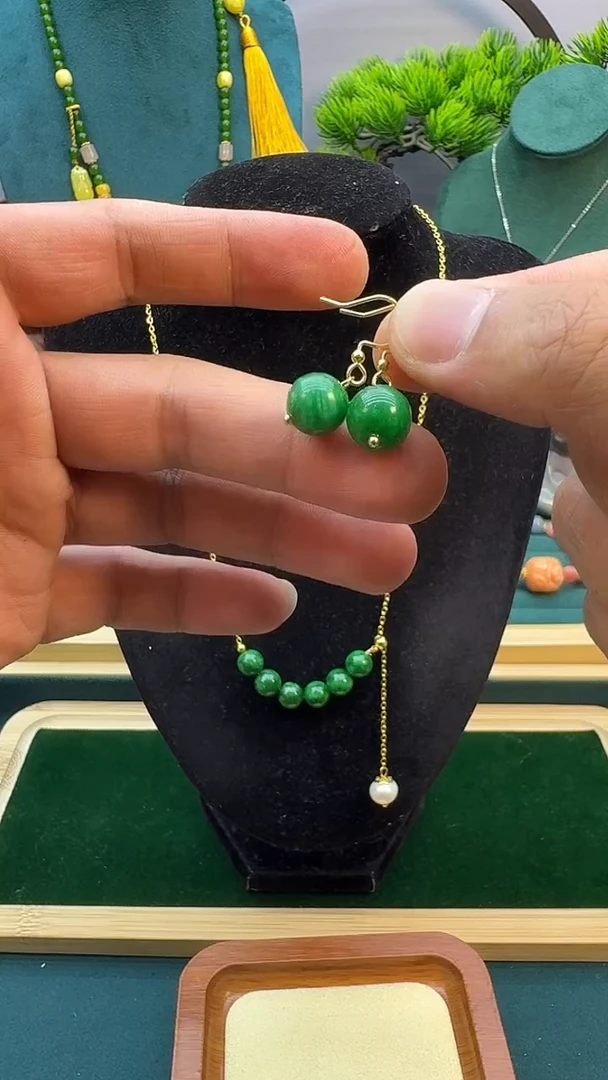 翡翠14K金镶嵌耳饰E02