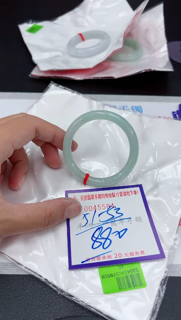 翡翠手镯未镶嵌1