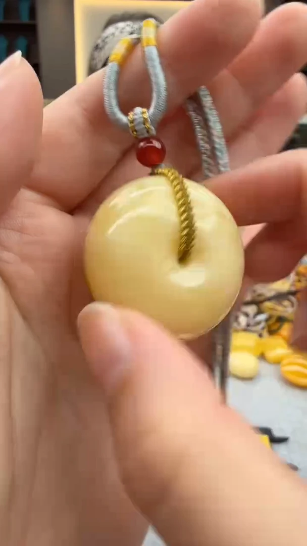 琥珀颈饰未镶嵌420秒拍号 假一罚三