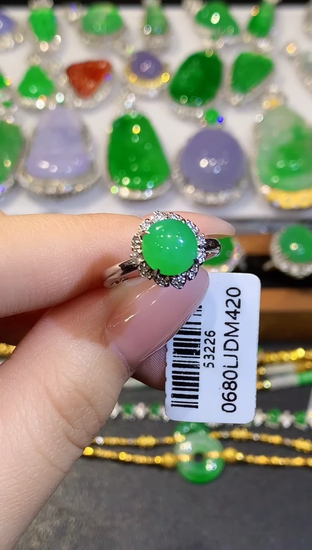 18K金镶嵌戒指翡翠SF多样性发其一