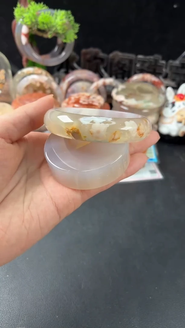 未镶嵌手镯（圆镯）石英质玉58