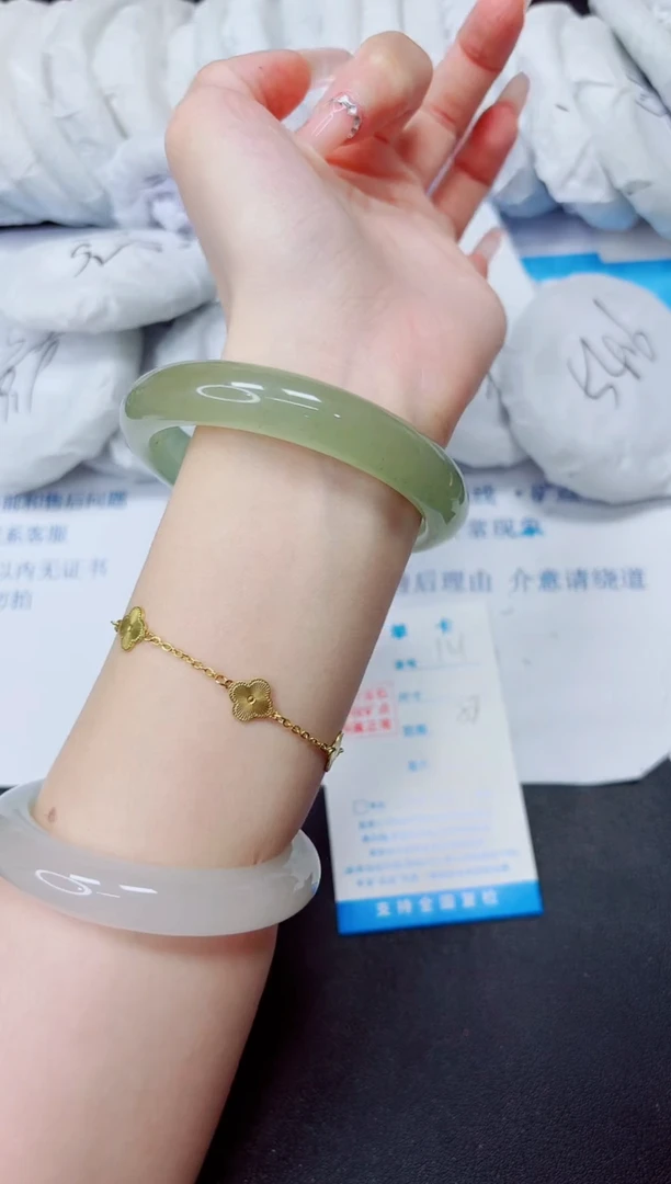 石英质玉手镯未镶嵌121/58