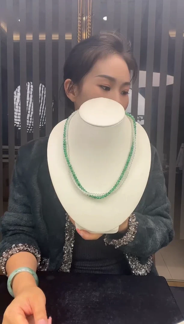 未镶嵌手镯石英质玉（非洲翠）1