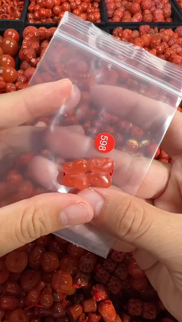 南红玛瑙未镶嵌颈饰1