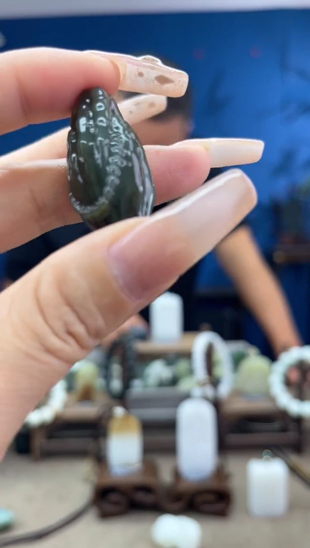 和田玉未镶嵌颈饰1