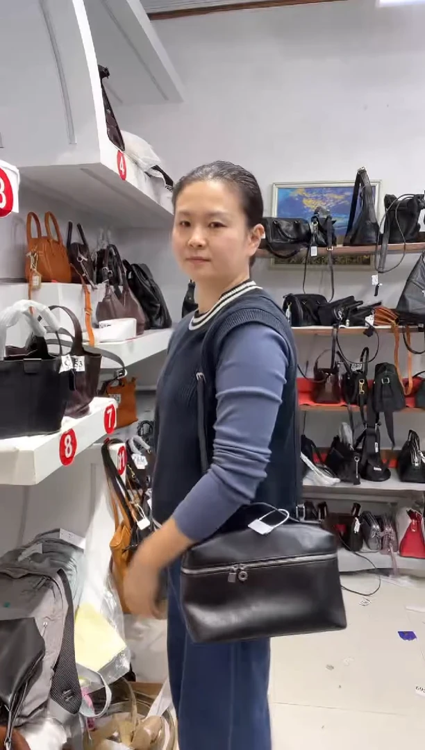 蚕丝泠**弦大号 盒子包  牛皮