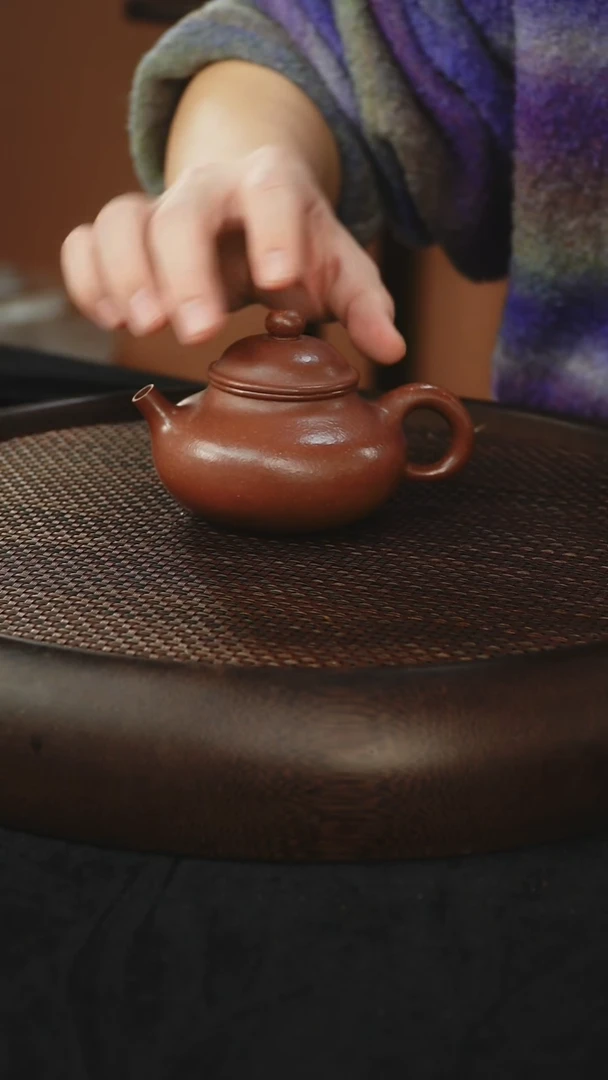 茶壶紫砂容天 底槽清