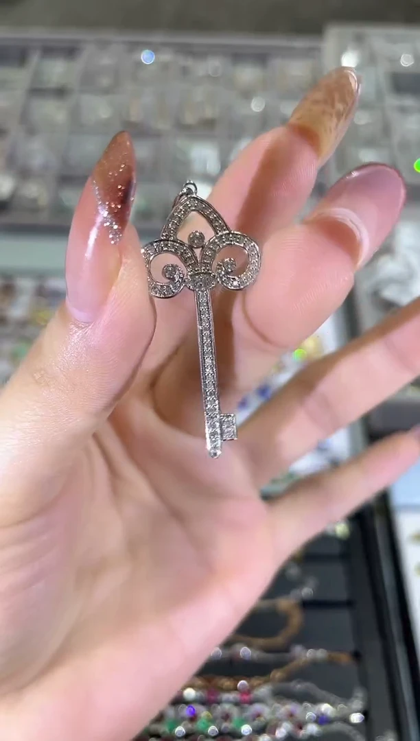 18K金镶嵌吊坠（不含链）钻石YR