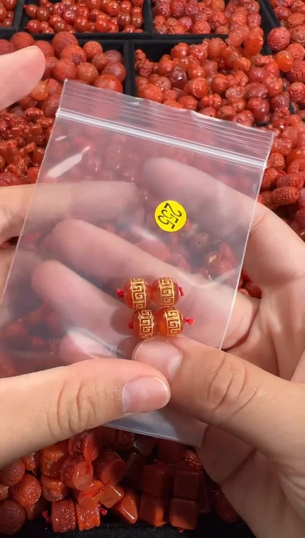 南红玛瑙未镶嵌颈饰1