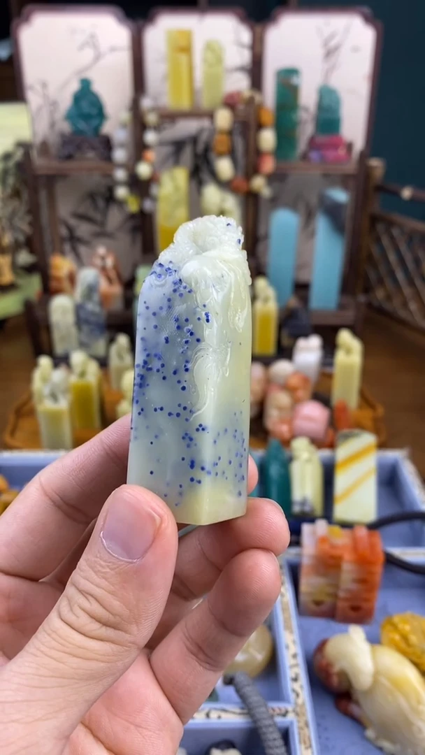 青田石竹叶青底蓝星龙章2.1*2.1*7.4