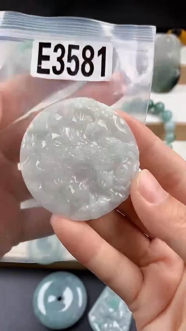 颈饰未镶嵌翡翠天然翡翠吊坠挂件