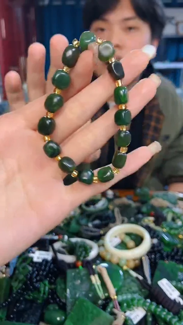 未镶嵌和田玉挂件1