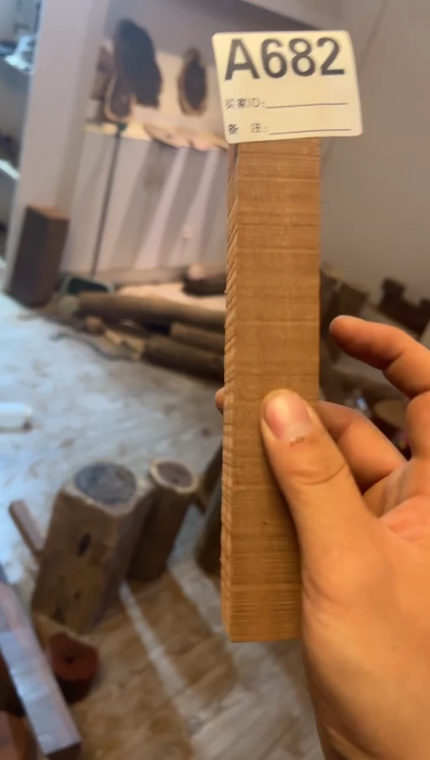 【闪购商品】染料紫檀（血檀）A682香脂木豆一根