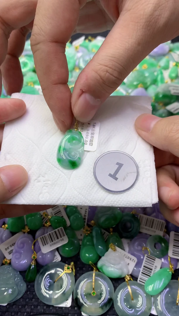 颈饰未镶嵌翡翠天然缅甸翡翠A货