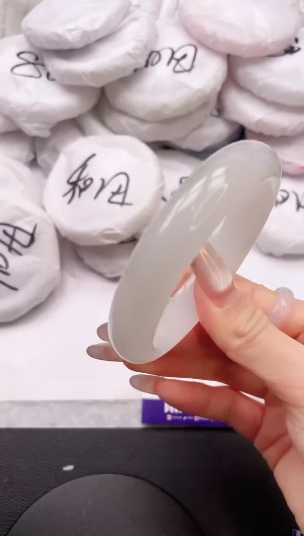 【闪购商品】石英质玉手镯未镶嵌12K81-58