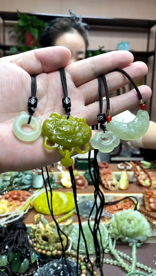 未镶嵌岫玉吊坠·