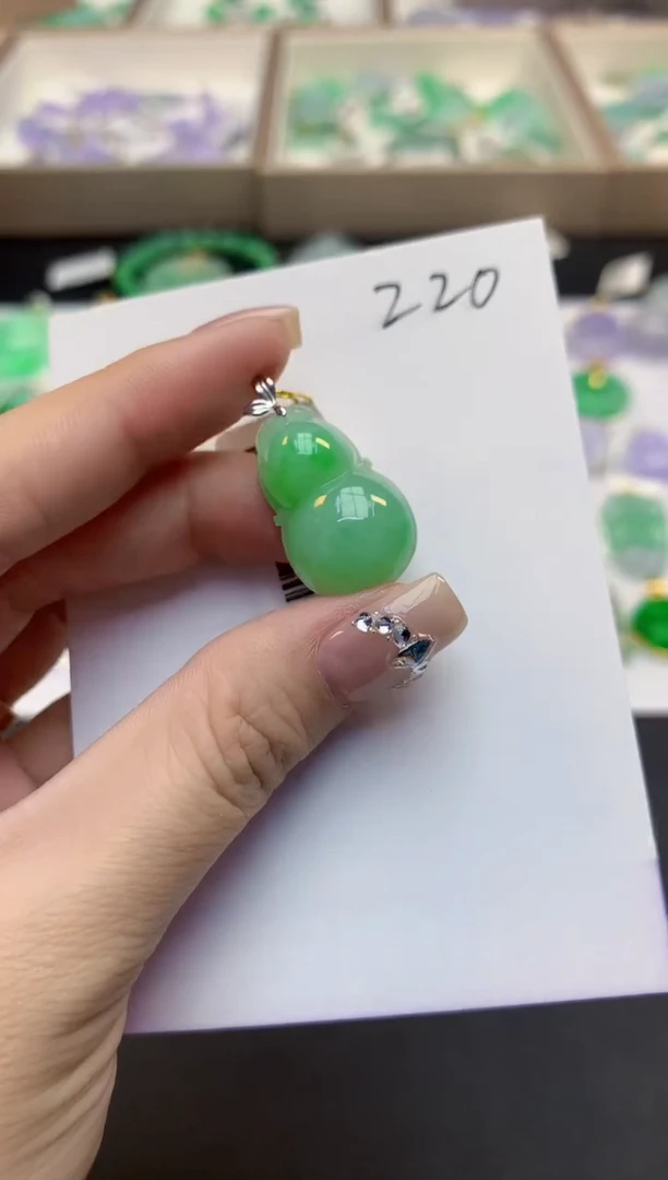 颈饰18K金镶嵌翡翠天然缅甸a货翡翠