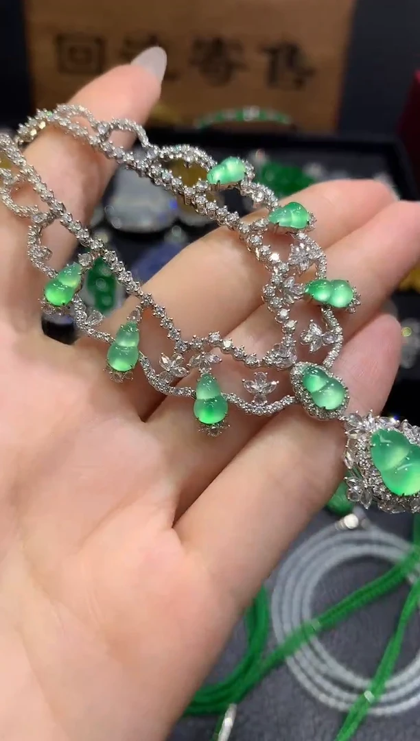 翡翠18K金镶嵌吊坠(赠链)31团购