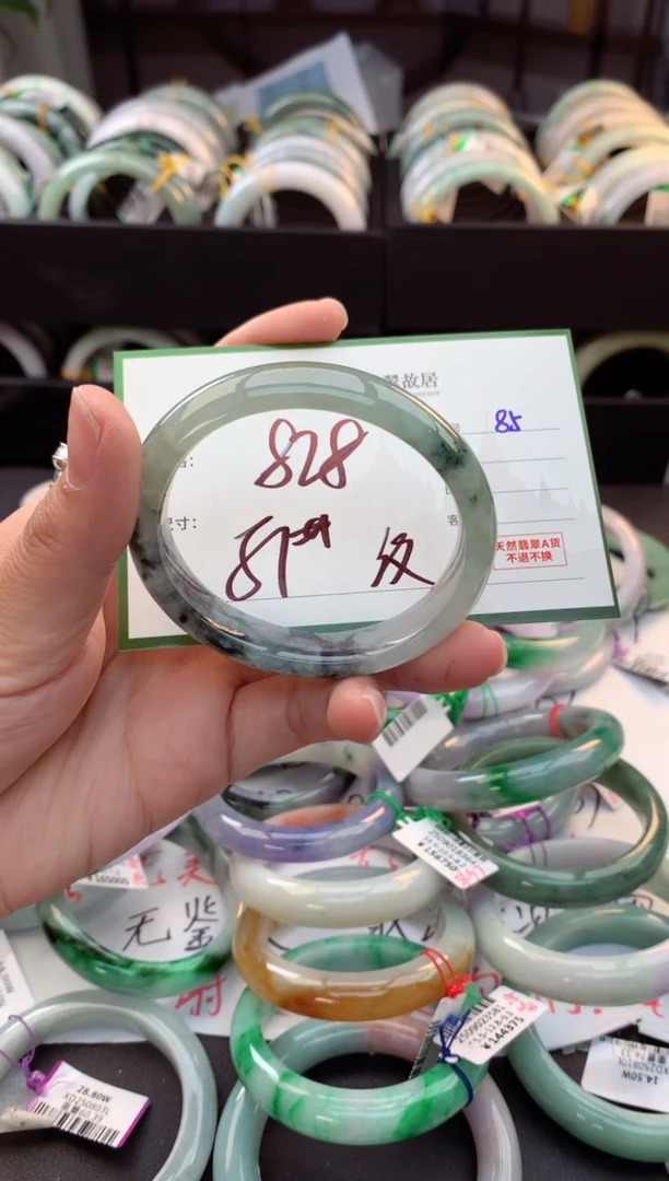 未镶嵌定制翡翠今****?毛货需精细抛光+多人