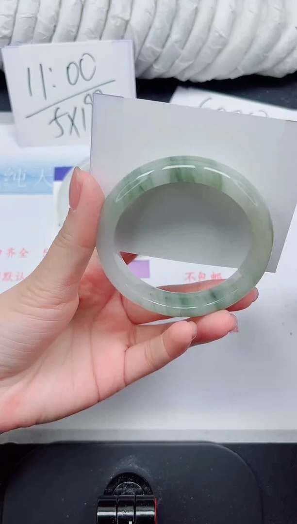 【闪购商品】石英质玉手镯未镶嵌63#56.3