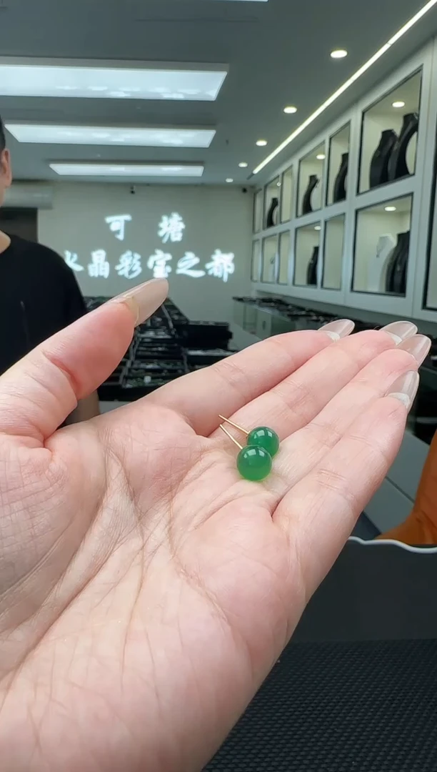 银S925镶嵌耳钉玛瑙/玉髓一对，多样性发一件