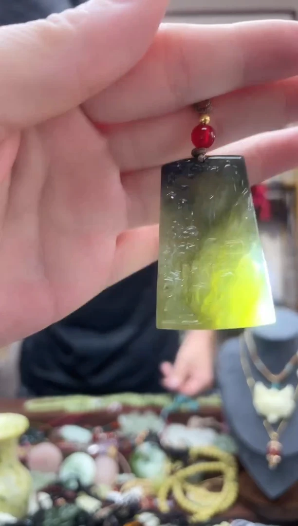 未镶嵌岫玉吊坠·