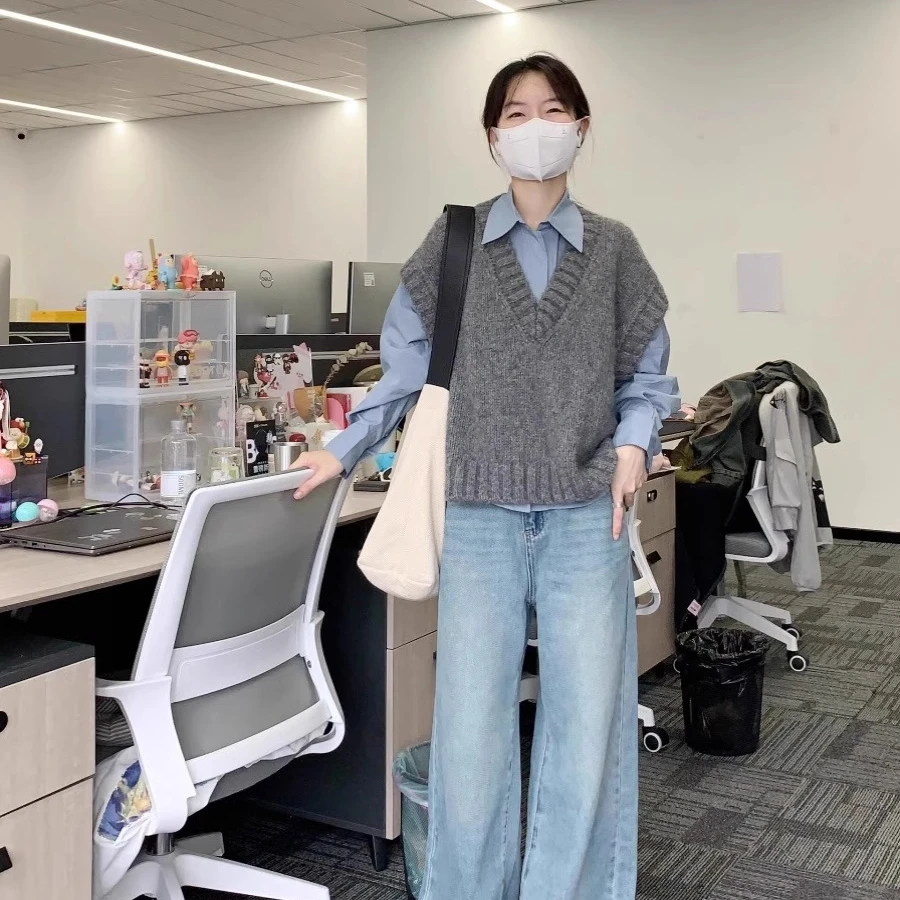 2025新款灰色v领针织背心春秋无袖短款毛衣马夹衬衫叠穿马甲女款