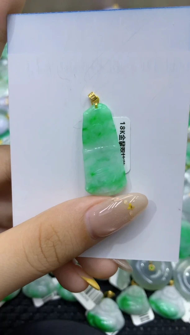颈饰18K金镶嵌翡翠天然缅甸翡翠A货