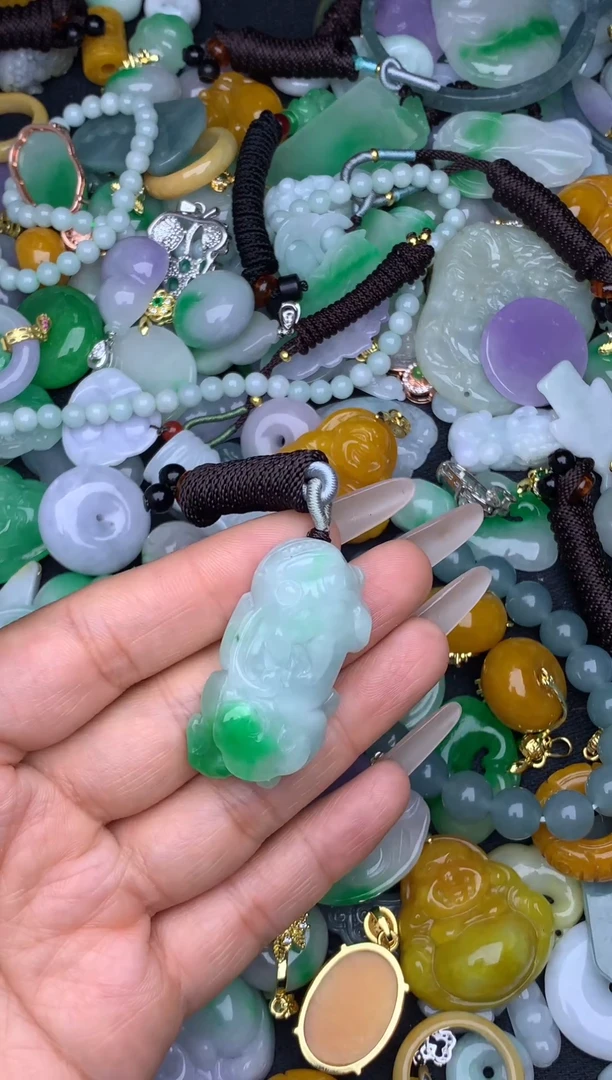 翡翠未镶嵌颈饰天然缅甸翡翠吊坠