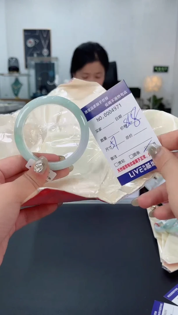 【闪购商品】翡翠手镯未镶嵌天然翡翠A货