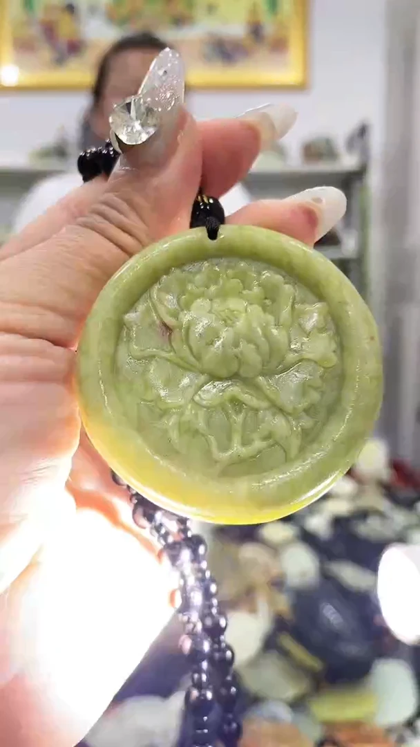 岫玉未镶嵌吊坠