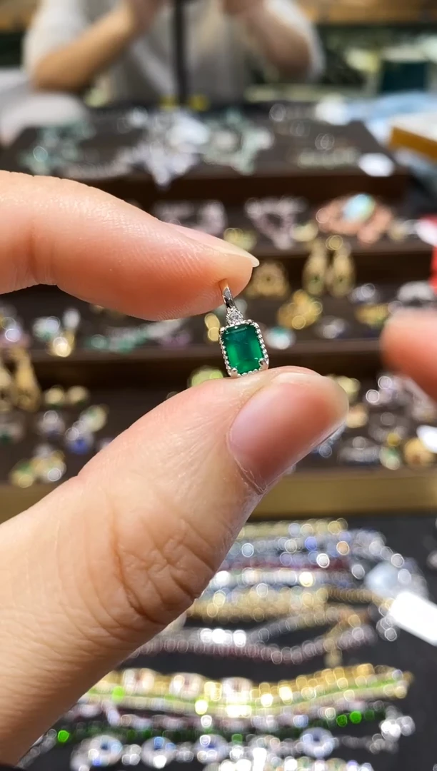 【闪购商品】祖母绿颈饰银S925镶嵌吊坠