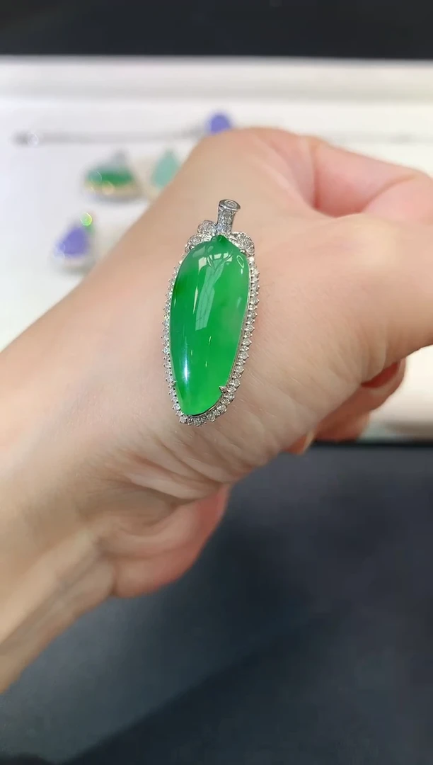 吊坠(不含链)18K金镶嵌翡翠|8800