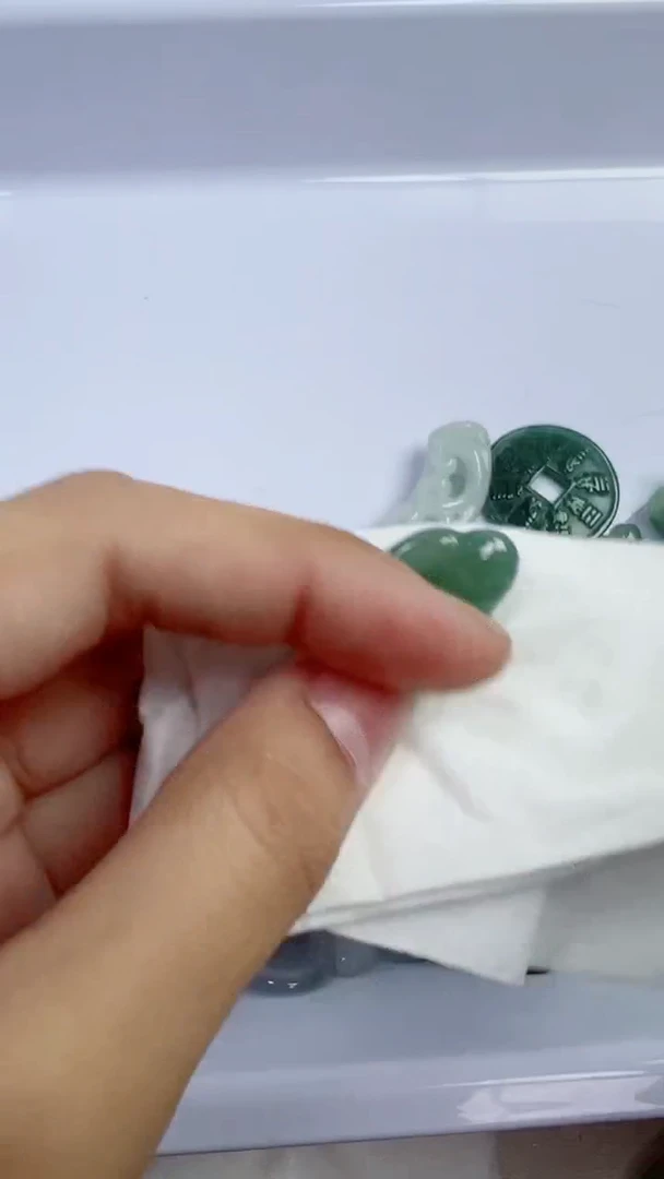 散珠翡翠石***?438号链接，A货翡翠祥云