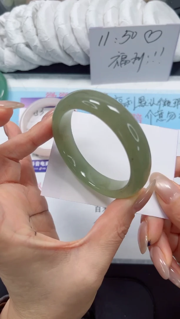 未镶嵌手镯石英质玉154-55.6