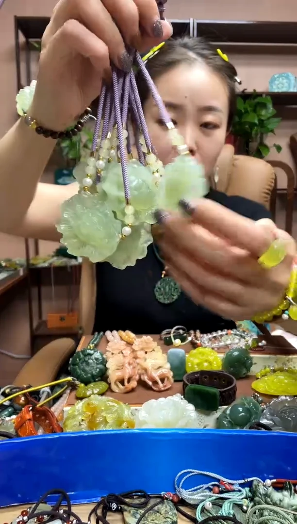 未镶嵌岫玉吊坠多样性发货发其中之一