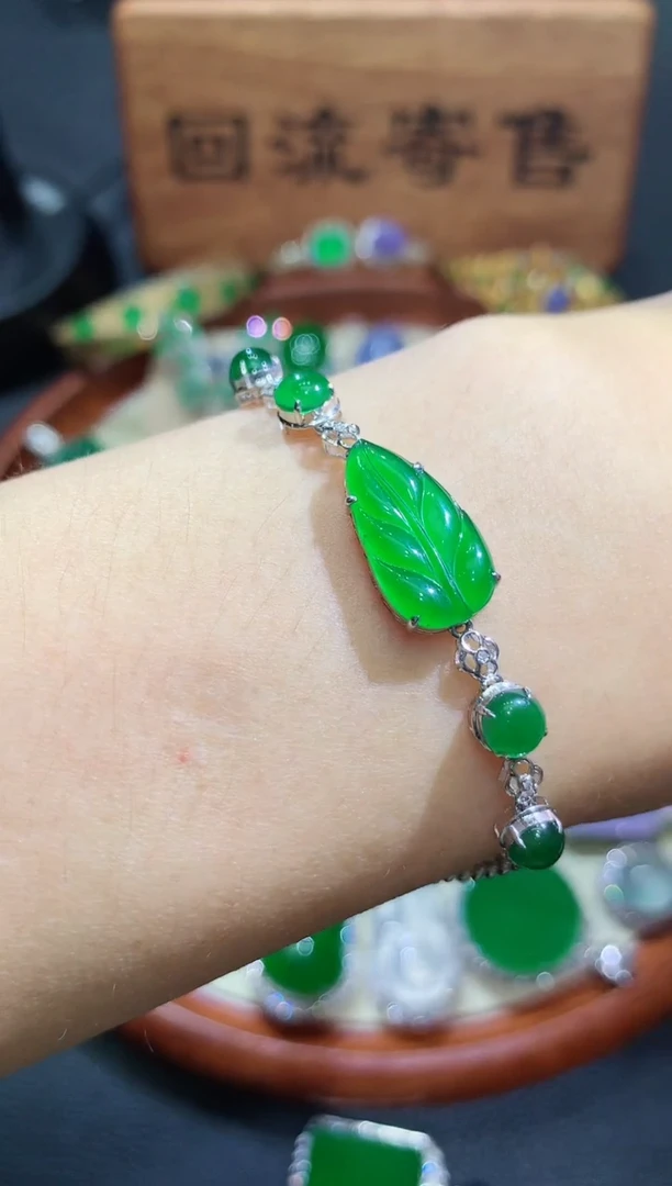 翡翠18K金镶嵌颈饰28团购