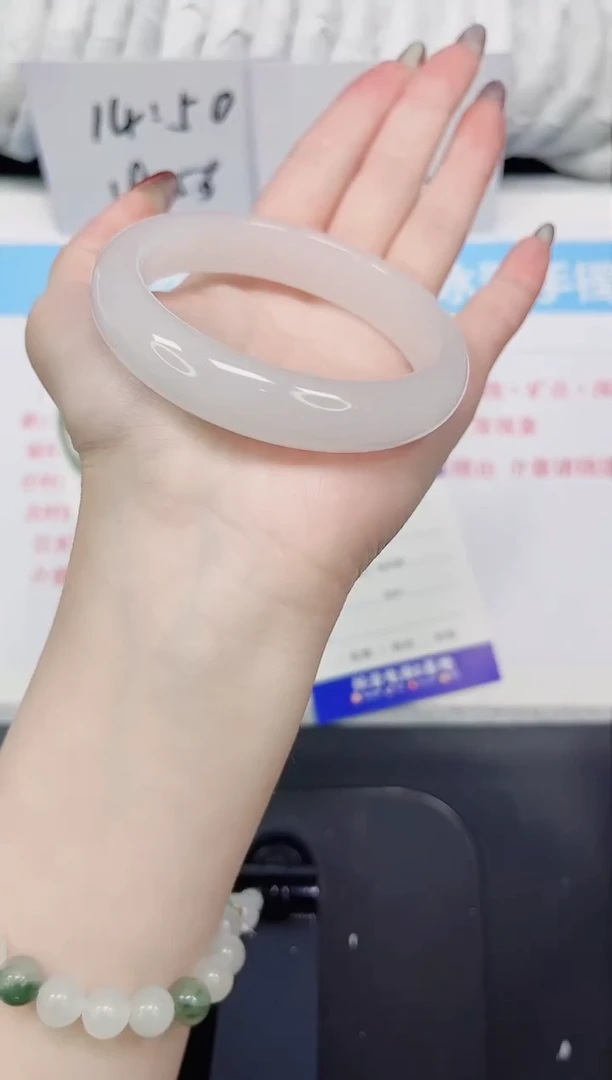 【闪购商品】石英质玉手镯未镶嵌78