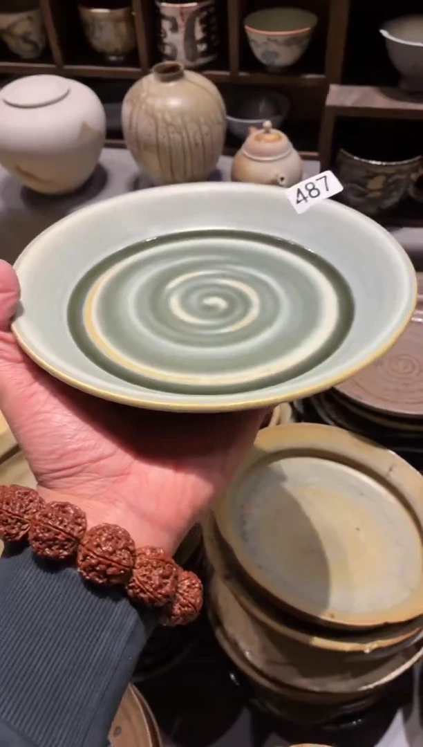 瓷片K*·487微瑕灰色玻化螺纹锅盘1个