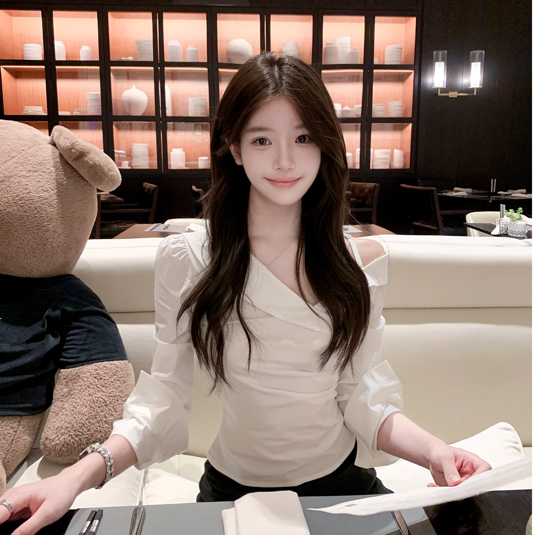 向晚.耀眼白月光 微弹斜肩修身抽褶衬衫女设计感长袖上衣早秋
