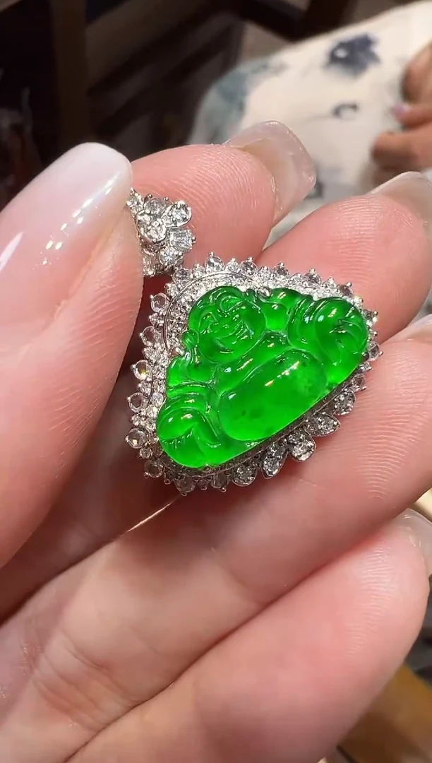 翡翠18K金镶嵌颈饰佛公