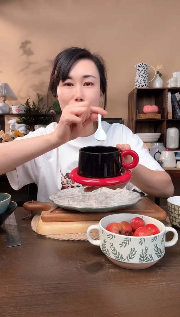 陶瓷黑红杯碟+小勺微瑕