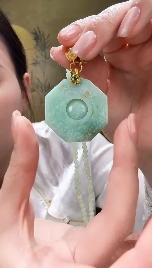 颈饰未镶嵌翡翠吊坠