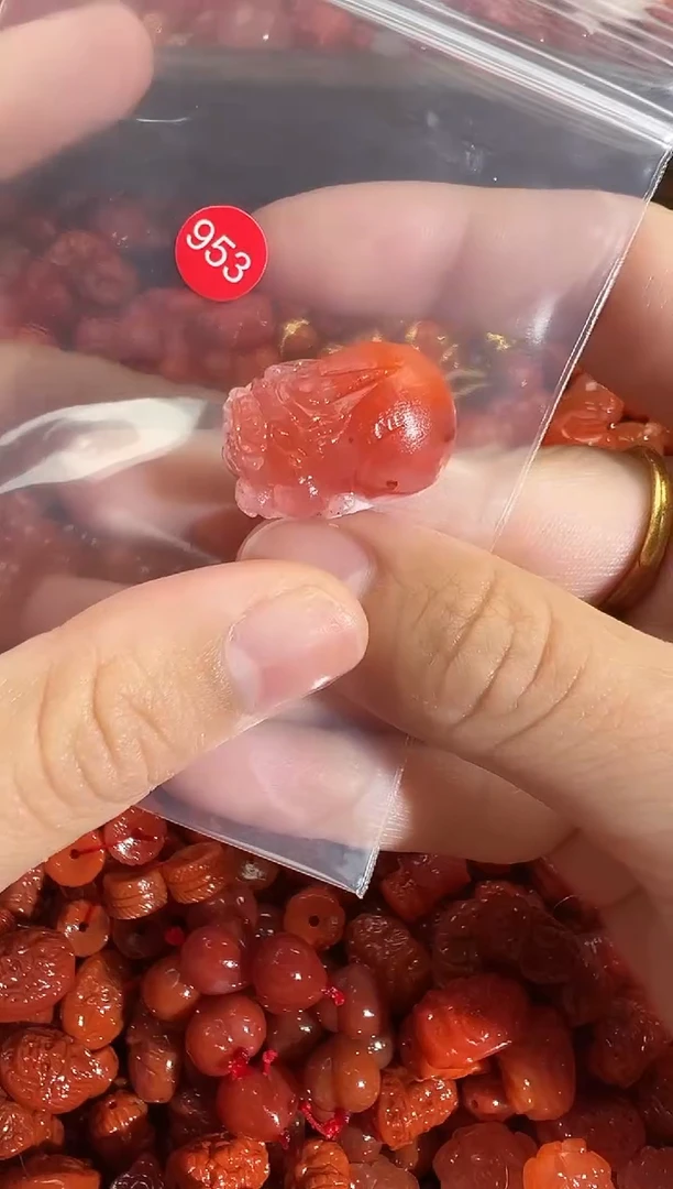 颈饰未镶嵌南红玛瑙1