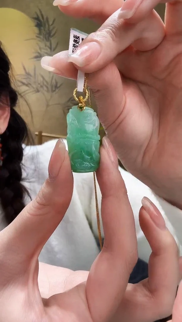 颈饰未镶嵌翡翠吊坠