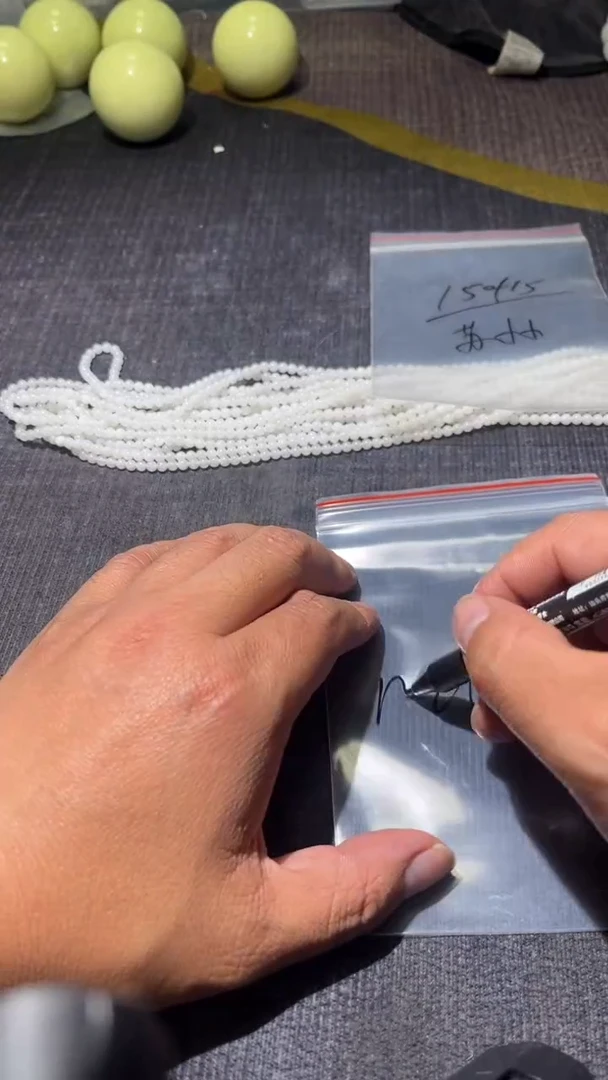 颈饰未镶嵌和田玉手串