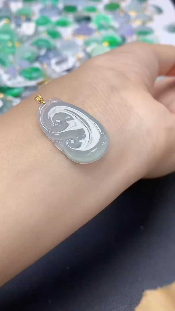 翡翠18K金镶嵌颈饰天然缅甸a货翡翠