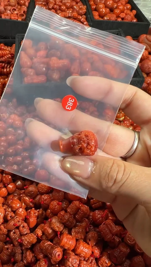 南红玛瑙未镶嵌颈饰1