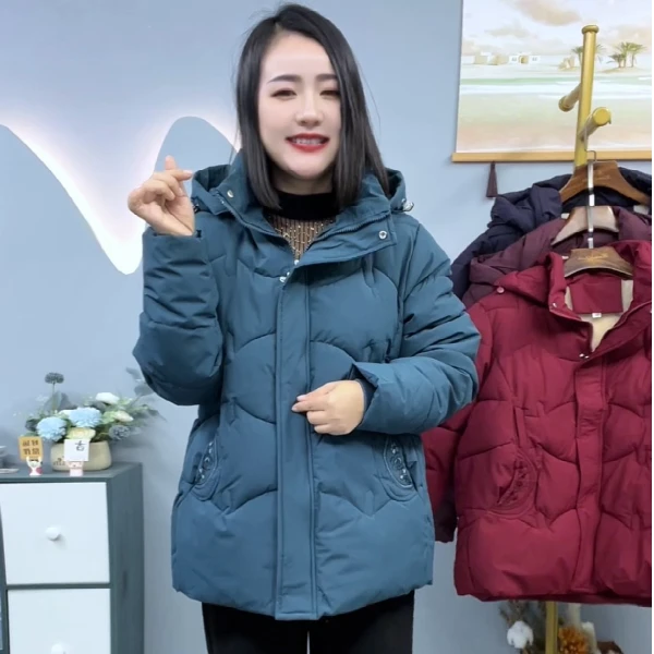 中老年女装妈妈款长款加绒棉衣连帽厚款常规款宽松型
