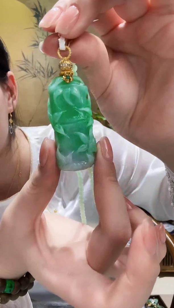 颈饰未镶嵌翡翠吊坠